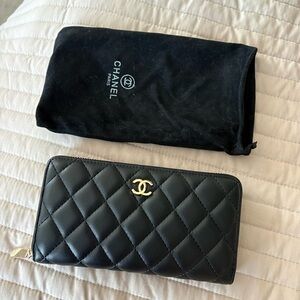 NEW Never Used Black & Gold Wallet